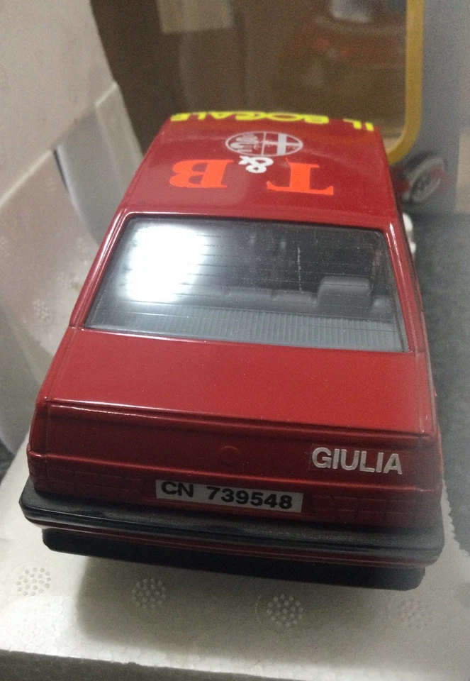 Bburago ALFA ROMEO 75 Gr.A, (SPONSOR DI FANTASIA) Scala 1/24, Mint Box - Immagine 4 di 4