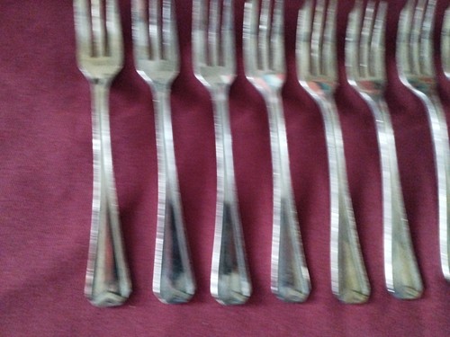 12 fourchettes a gâteau en métal argenté christofle modèle chevron - Foto 8 di 10