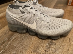 white wolf grey vapormax