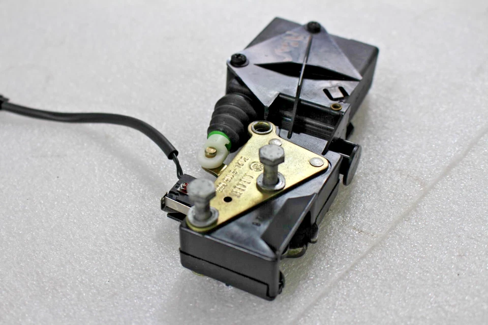 Ferrari 456 M, 550, 575, pestillo/bloqueo maletero, usado, P/N 63143300 Foto 4 de 4