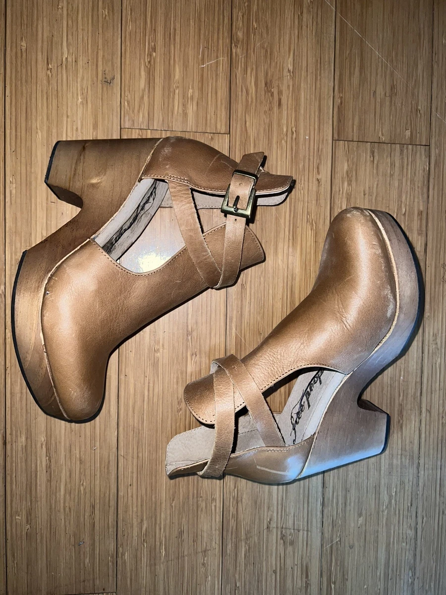 Free people best sale cedar clog green