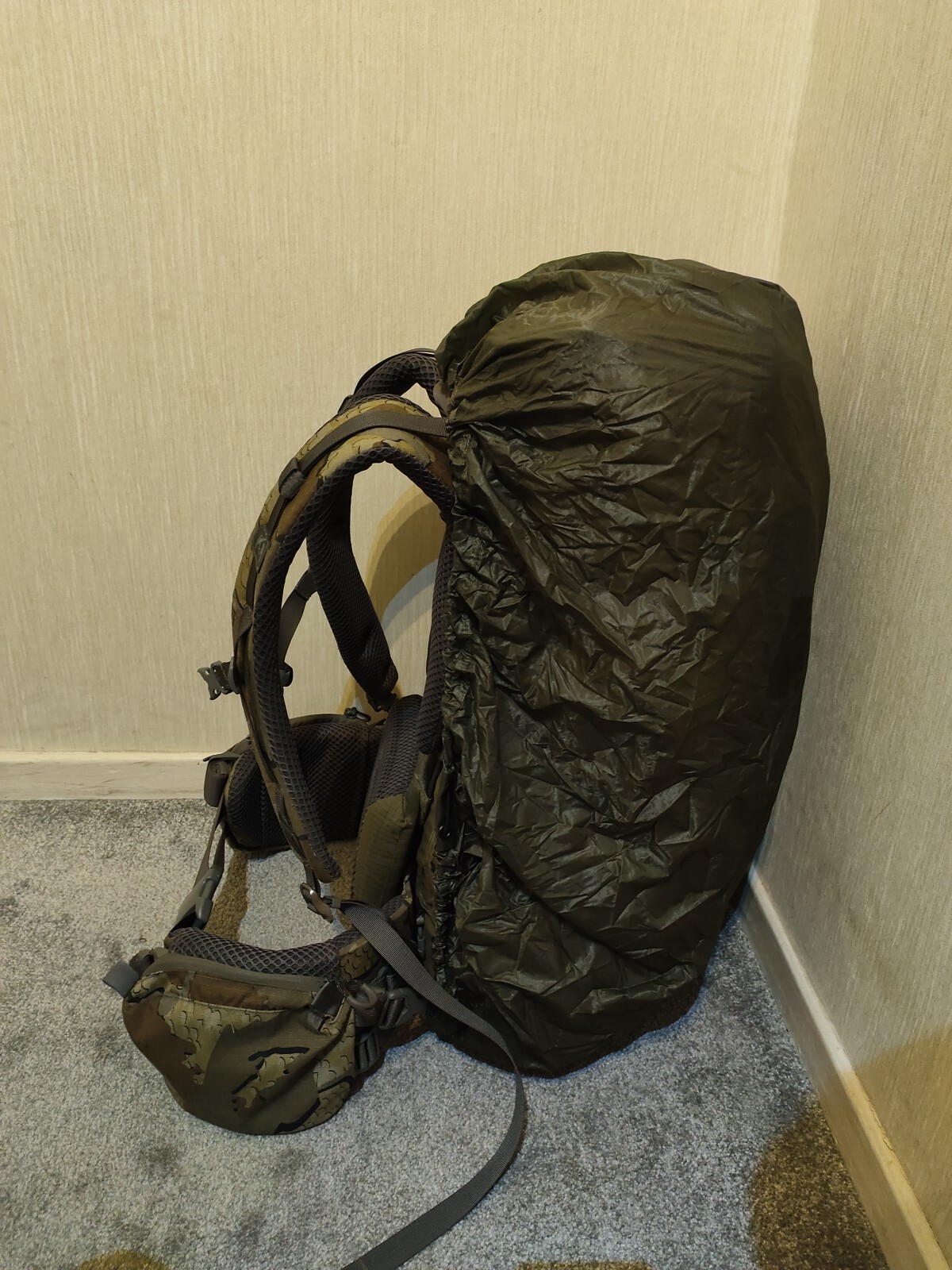 KUIU LT 4000 With 3600 Swappable Pack & Rain Cover eBay