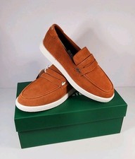 Mocasines sin cordones de gamuza marrón/blanco Lacoste Cochet 125 1 CMA para hombre EE. UU. 9/UK 8 NUEVOS EN CAJA
