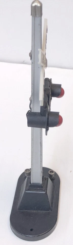 Lionel Highway Signal #154. Working signal. Includes 154C track contact. - Image 3 of 4