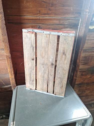 COCA-COLA RED/WHITE 32 OZ. WOODEN SODA CRATE - Picture 9 of 9