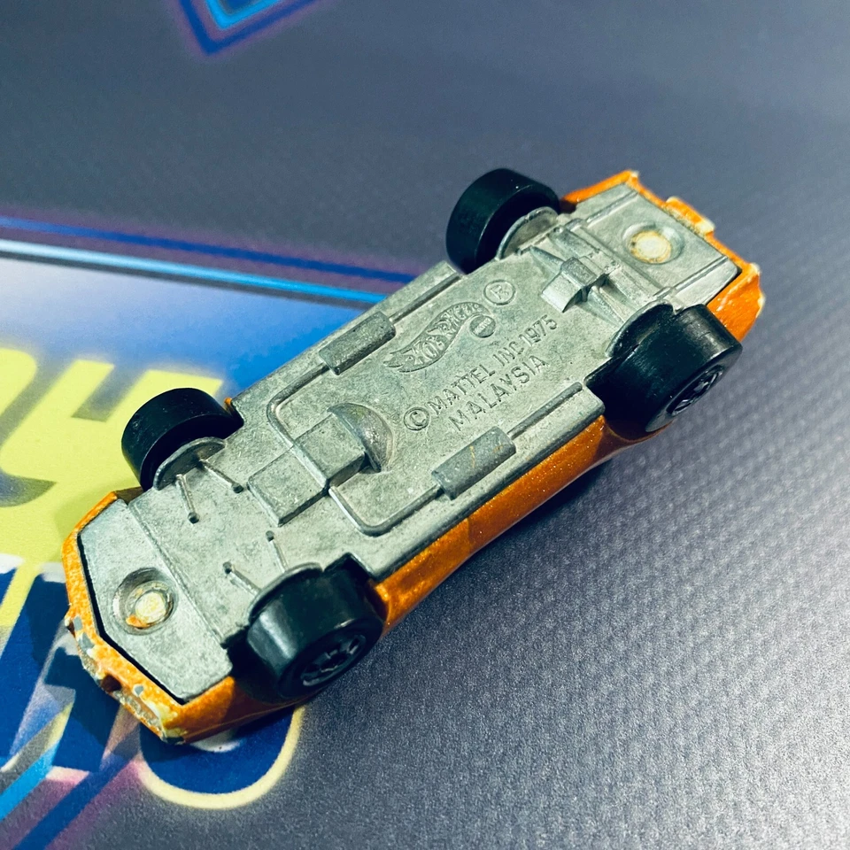 Hot Wheels Vintage Corvette Stingray Blackwalls Pinstripe & Flames 1/64 1975 - Image 3 of 3