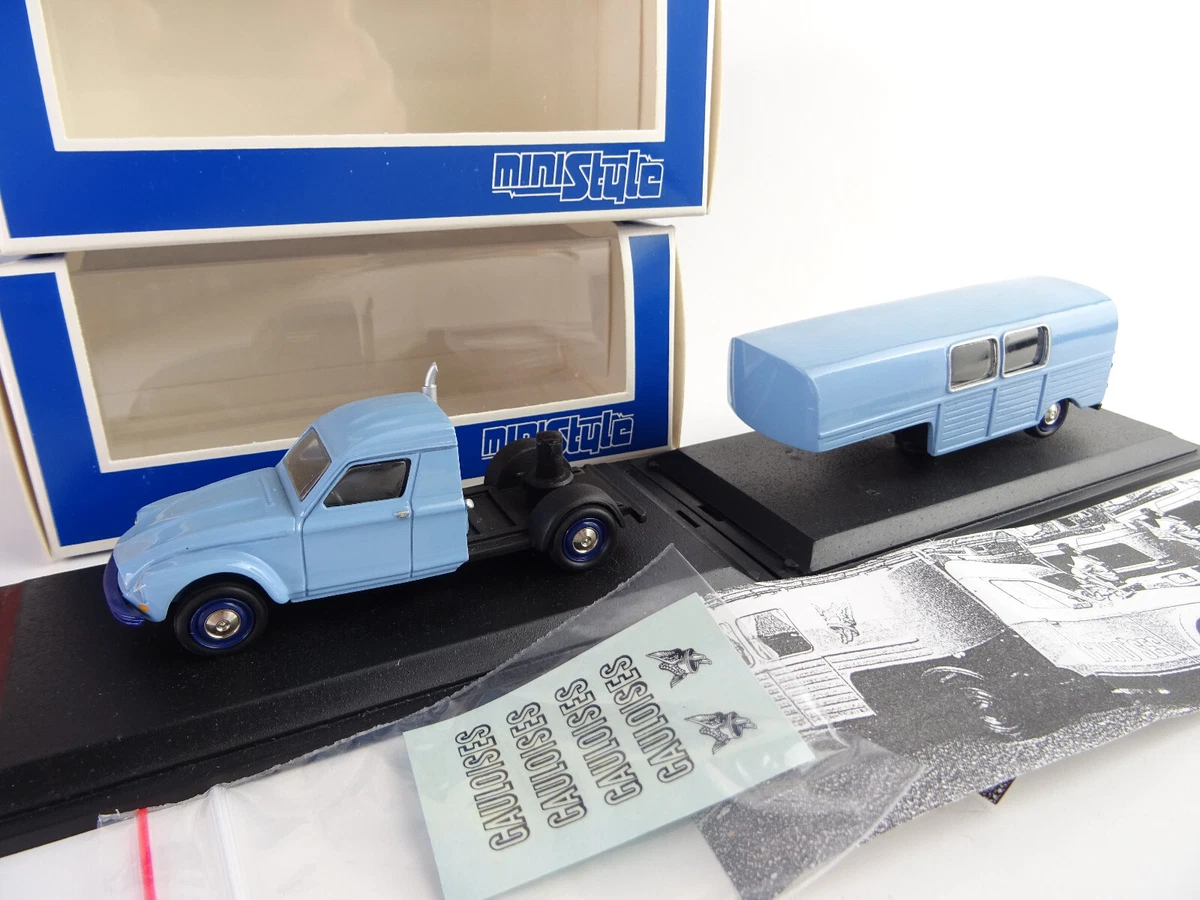 Defekte Vitrine Für Citroën Dyane 6 Blau (5-Türer, 1967–1984) – 1/24 Modell, Metall Mit Plastik, Räder Drehbar, Ca. 16 Cm, Inkl. Sockel – Vitrine Beschädigt