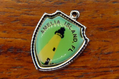 Vintage silver AMELIA ISLAND FLORIDA STATE LIGHTHOUSE TRAVEL SHIELD charm 35-33