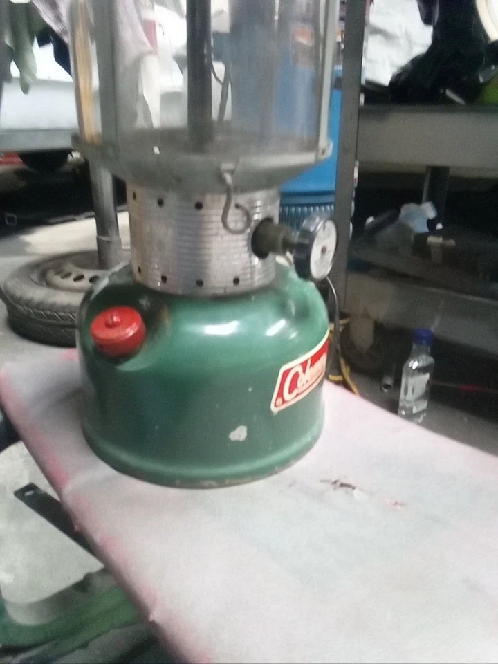 Lámpara de aceite Coleman vintage Foto 2 de 3