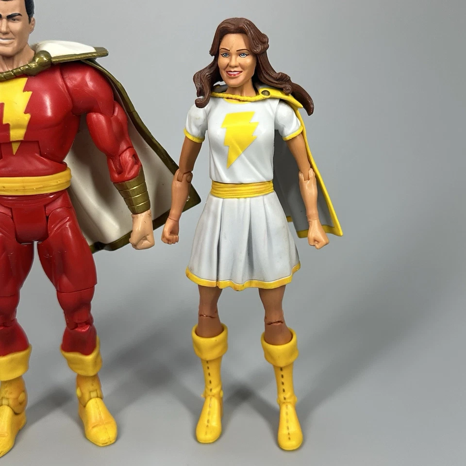 Figuras de acción Mattel DC Universe Classics Shazam & Mary Batson escala 6" Foto 3 de 4