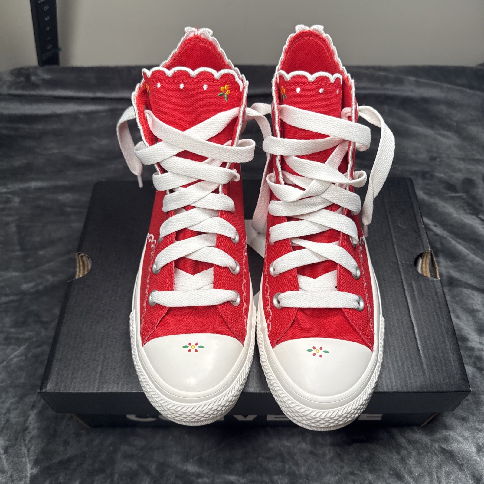 Converse CTAS Red/Green/White Women's Size 8 High Top Sneakers NWB A13518C thumbnail 5