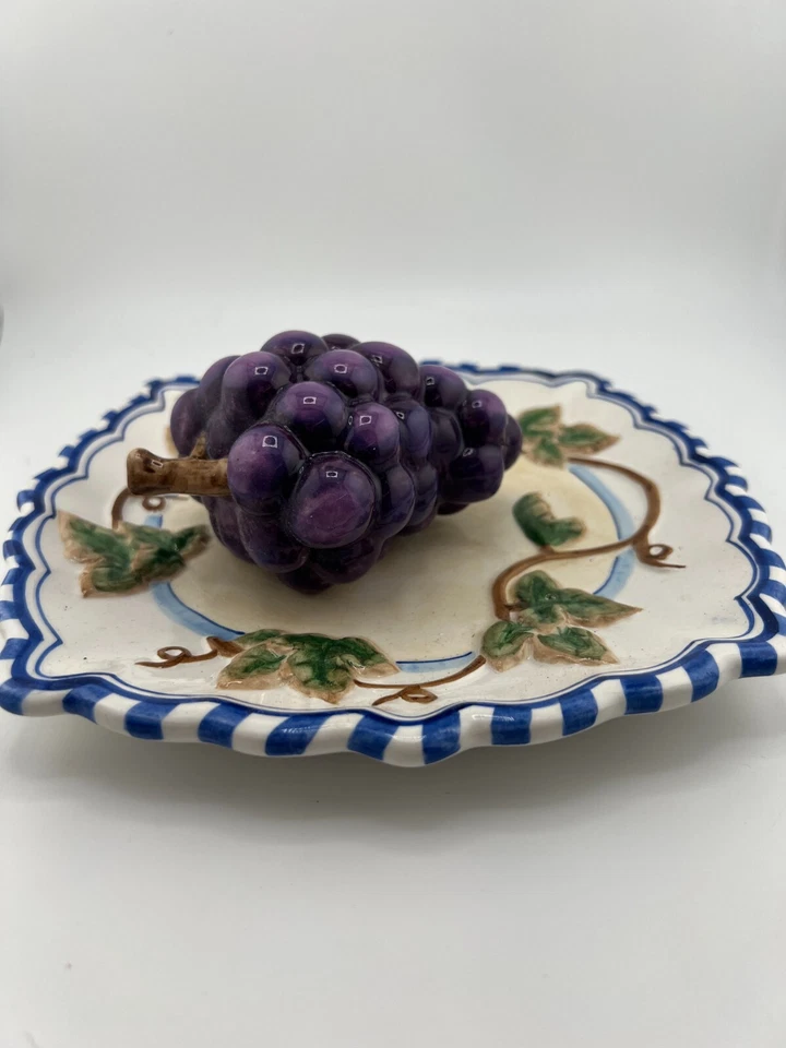 Plato Decorativo de Uva Redondeado Cuadrado Plato Colgante Bella Casa by Ganz 7 3/4" 3D Foto 2 de 4