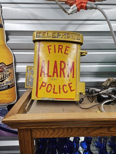 Original Emergency Fire Police Alarm Telephone Box With Telephone Still In It - Picture 1 of 3