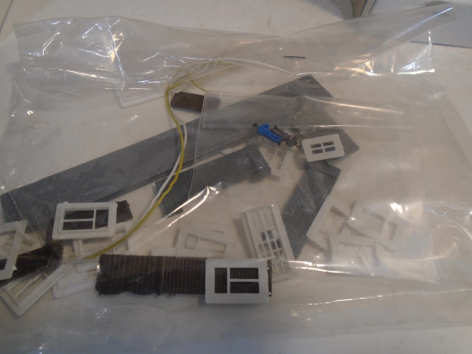 Model Power N Scale No. 2578 Podiatrist Damaged w/Bag of Parts - Image 4 of 4