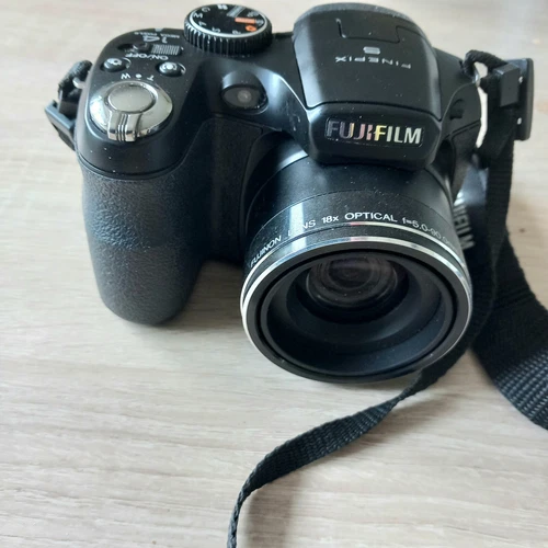 Fujifilm FinePix S Series S2980 14.0MP Digitalkamera