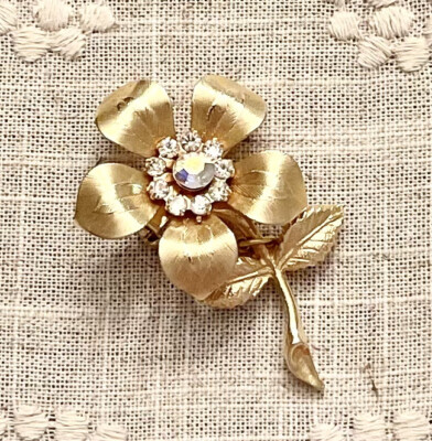 Vintage Gold Tone Flower Brooch Pin Rhinestone Center Tag