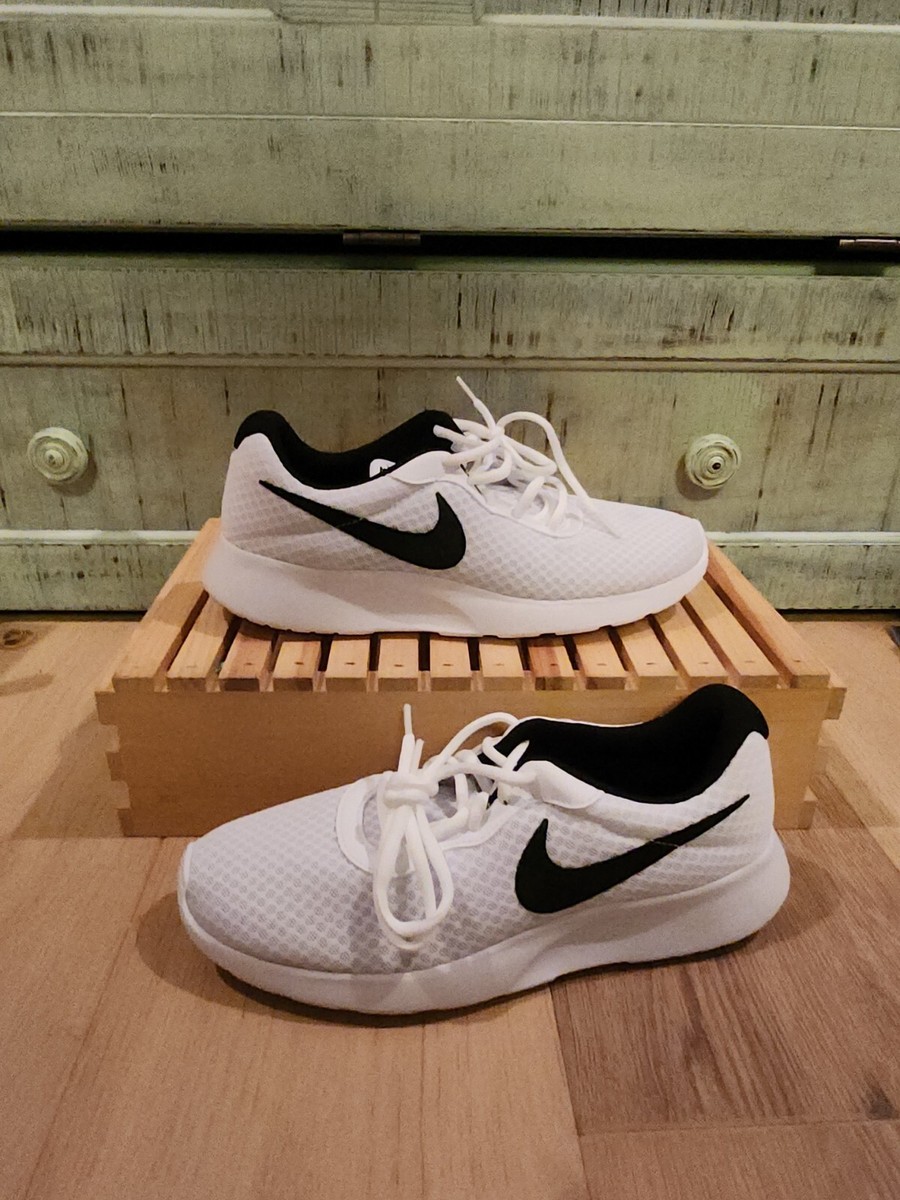nike tanjun white with black swoosh