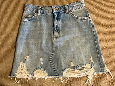 TOPSHOP Distressed Denim Skirt Mini Size Button Top Zipper Fly