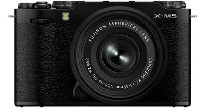 Neu Fujifilm X-M5 Camera with XC 15-45mm f/3.5-5.6 Lens Black