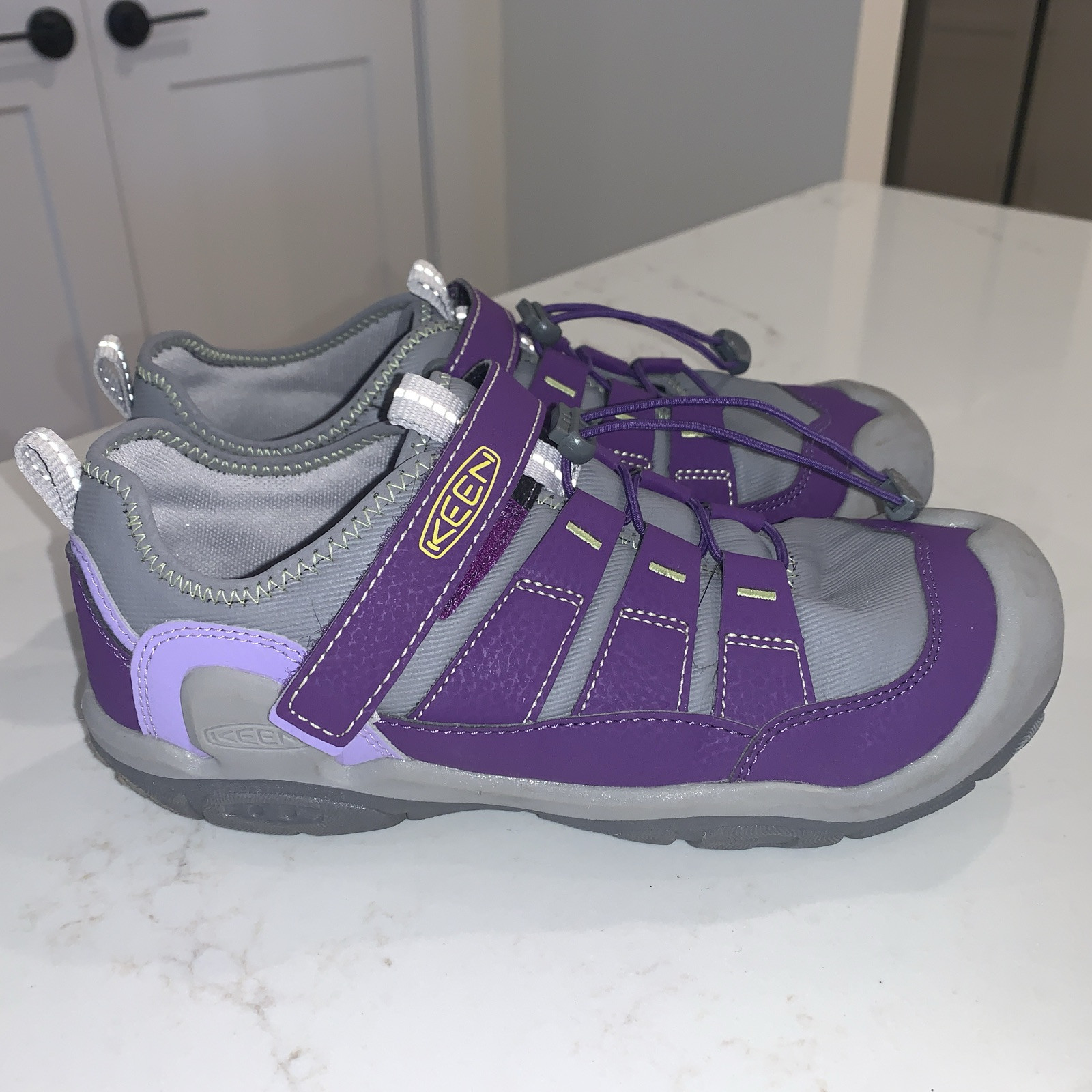 Scarpe da ginnastica Keen Knotch Hollow bambini giovani taglia 5 US atletiche viola
