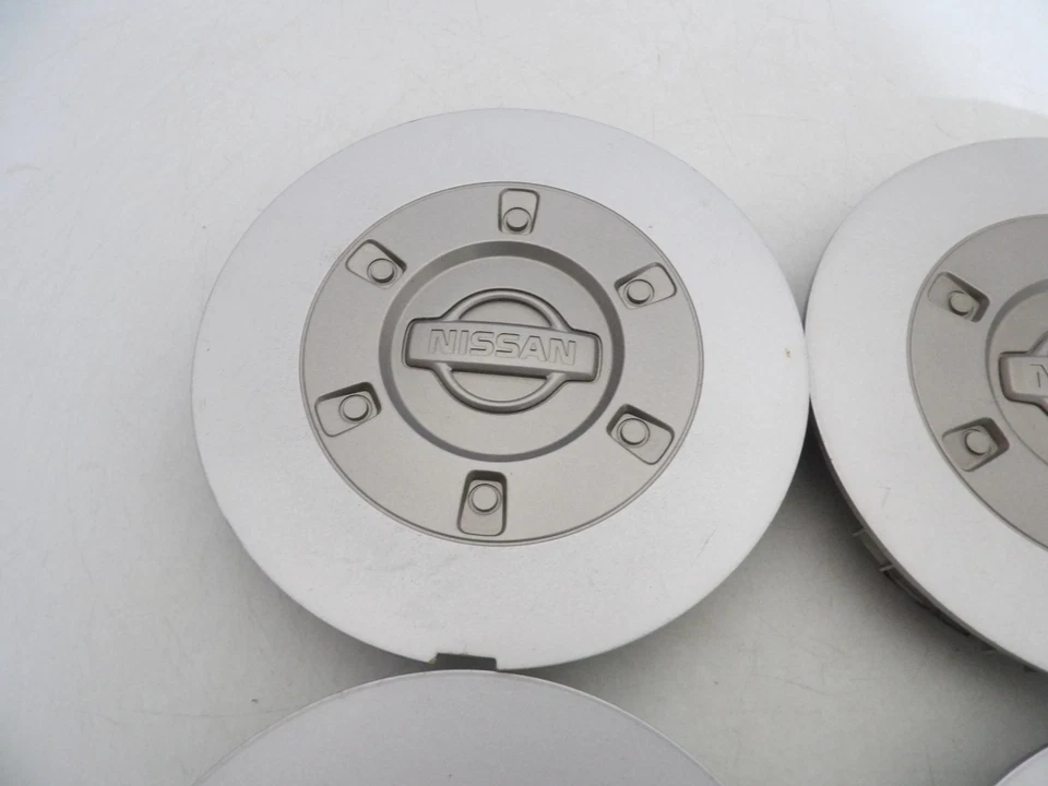 Set of 4 2000-2001 Nissan Maxima center caps OEM P/N 40315-2Y910 - Image 2 of 4