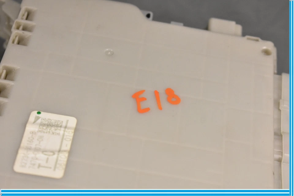 07-09 Lexus LS460 Front Right Passenger Side Lower Fuse Box Junction Block Oem - Image 4 of 4