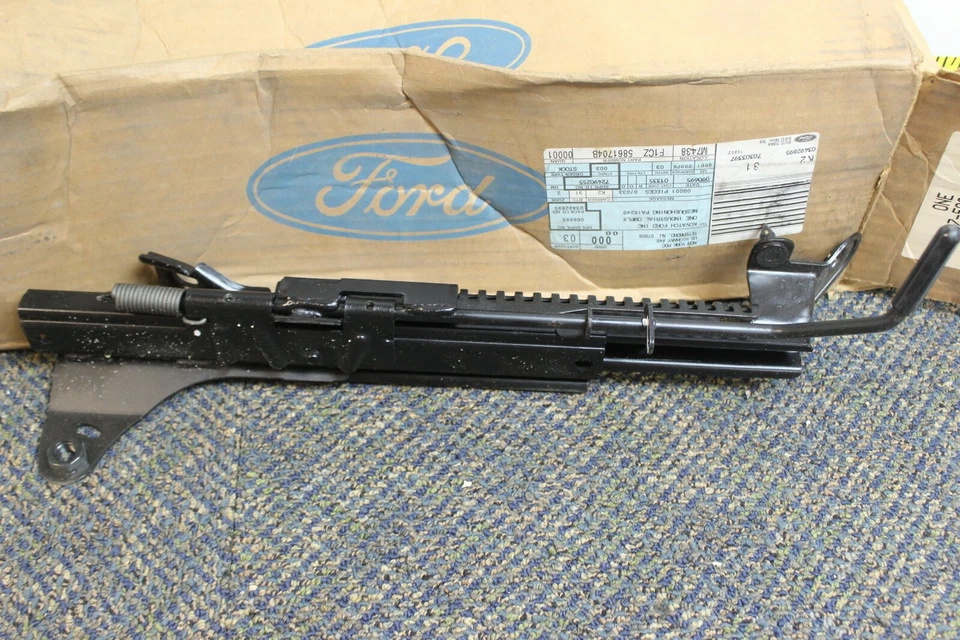 Оригинальный регулятор гусеницы сиденья для правосторонней стойки F1CZ-58671704-B 1991-96 Mercury Tracer/Ford Escort(FB4 - Изображение 2 из 2