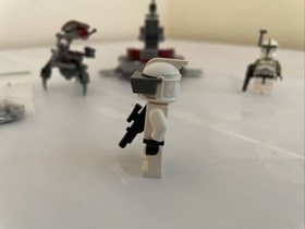 LEGO Star Wars: Clone Troopers Vs. Droidekas (75000) INCOMPLETE AND READ DESC