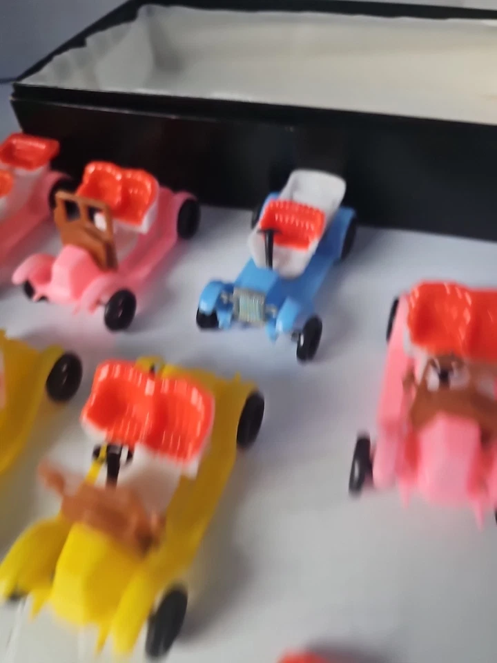9 coches de juguete de plástico vintage Foto 2 de 4