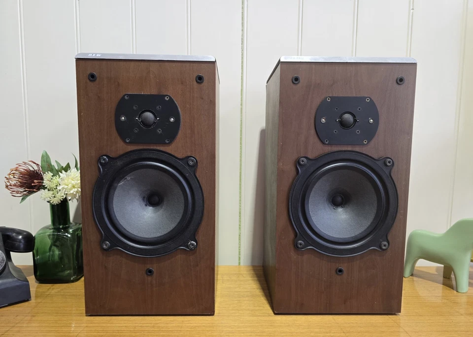 B&W DM22 2-Way Stereo Speakers 50W 8-Ohm 80's Bookshelf Stereo Speaker -GOSFORD - image 2 of 4