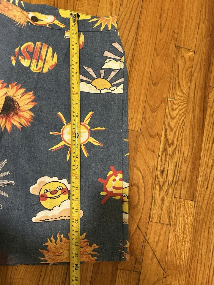 Moschino Jeremy Scott Blue Denim Men’s Shorts With Sun Print. Size 32 USA Medium - Image 4 of 4