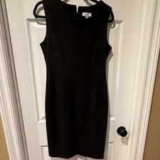 Calvin Klein Women’s 6 Regular Black Solid V-Neck Sleeveless Sheath Knee Zip