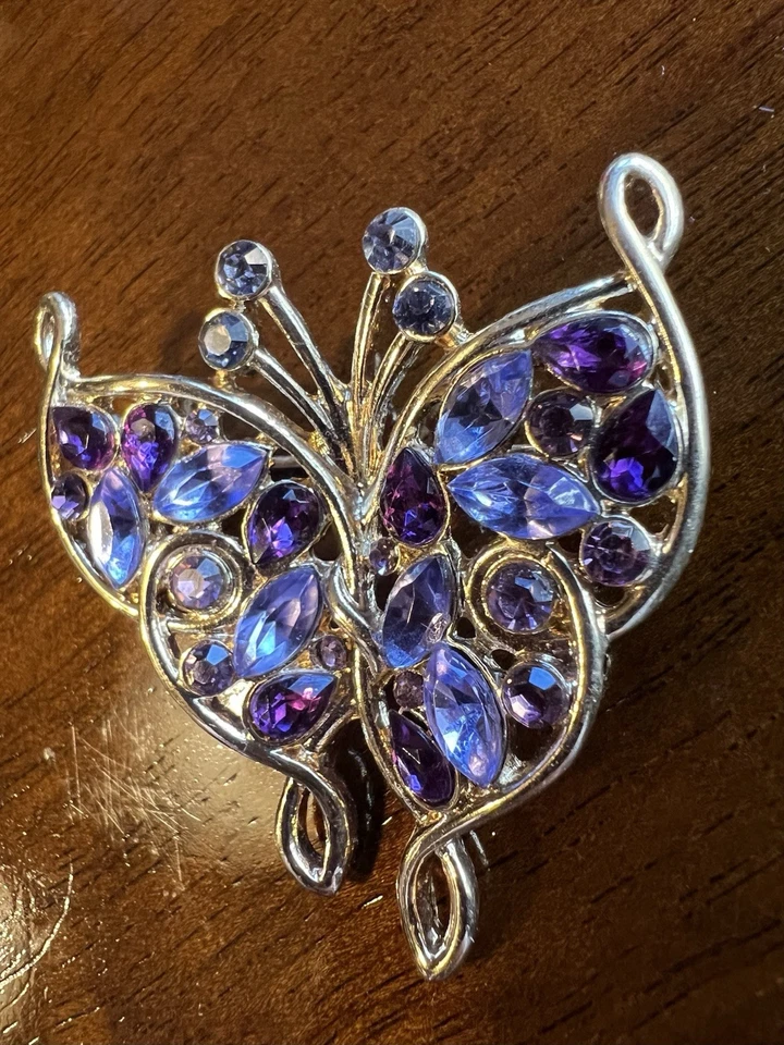 Hermoso Broche Napier Tonos de Estrás Púrpura Mariposa Tono Dorado Foto 3 de 4