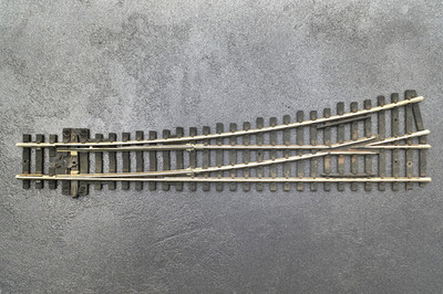 Peco Streamline gerade Standardweiche links.  2.5 mm Schienenprofil
