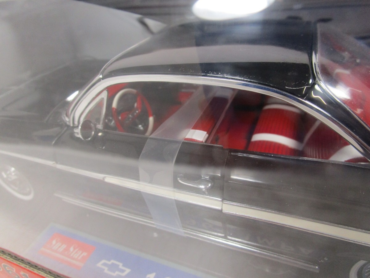 １９６１　ＣＨＥＶＲＯＬＥＴ　ＩＭＰＡＬＡ　ＳＳ４０９　【１／１８】新品、未使用 1:18 Scale METAL Die-Cast Sun Star 1961 Chevrolet Impala SS