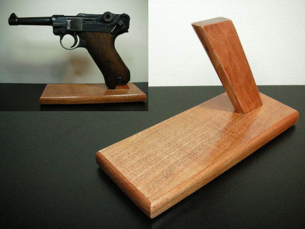 luger P08 とディスプレイスタンドのセットです luger P08 とディスプレイスタンドのセットです luger P08 と