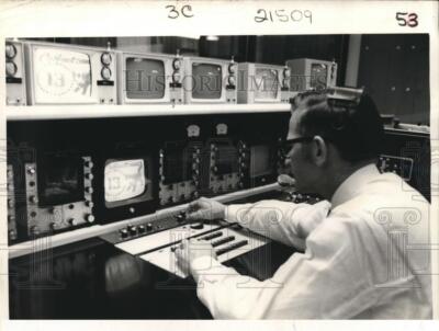 1969 Press Photo Control Room at Community Antenna Cable