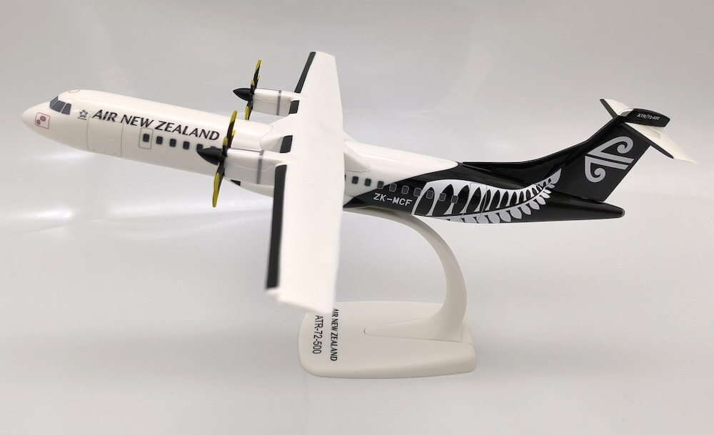 Air New Zealand Link ATR-72 ZK-MCF 1/100 scale aircraft model NEW