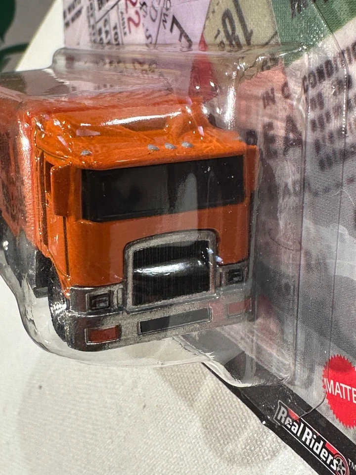 2020 🔥Hot Wheels🛞 THE BEATLES HIWAY HAULER, POP CULTURE,  REAL RIDERS - Image 3 of 4