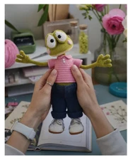 Handmade Crochet Frog Doll in Pink Shirt – Poseable Amigurumi Collectible Toy