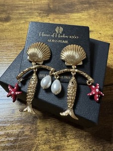 Authentic House of Harlow 1960 Catania Chandelier Earrings Gold Plated Fish Shells NWT