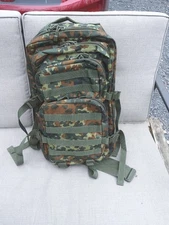 Mil-Tec Tactical Backpack Small With Two Large Pockets Zip/Net Pockets Z3A Camo