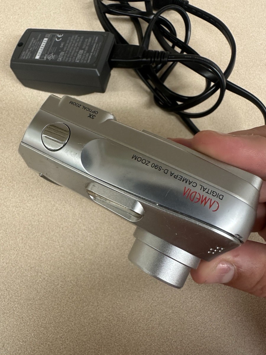 Olympus CAMEDIA D-590 Zoom 4.0 MP Digital Camera W/Battery works