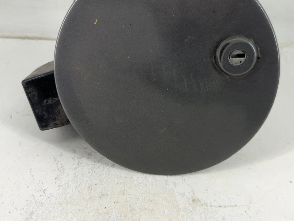 Pontiac Firebird 1986 tanque de combustible tapa de gasolina relleno bloqueo puerta TKMYT Foto 3 de 4