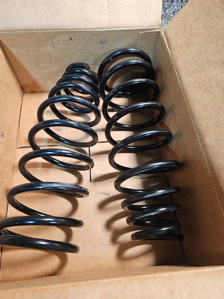 Moog Cargo Coil CC80837 Rear Black For Mitsubishi Eclipse Chrysler Sebring 00-05 - Image 2 of 4