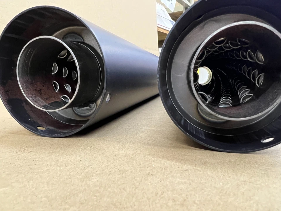 Silenciadores negros Klock Werks 3,5" Harley-Davidson FLSTN Softail 05-06 1801-0318 Foto 4 de 4