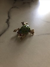 Frog pin