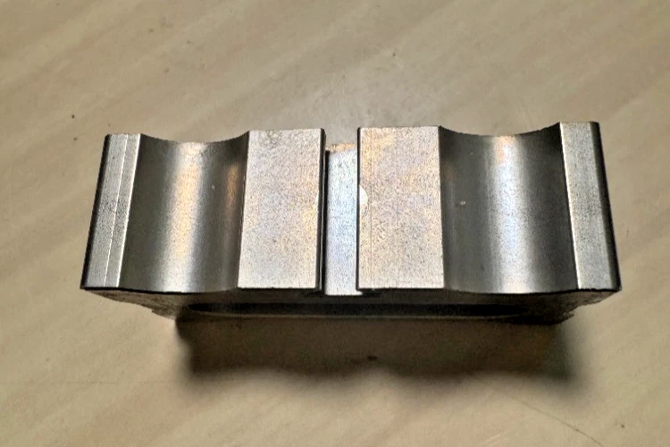 Bloque de yugo Lincoln 260336 para 1244 Powerluber 1244, 1242, 1200, 1240 Foto 2 de 4