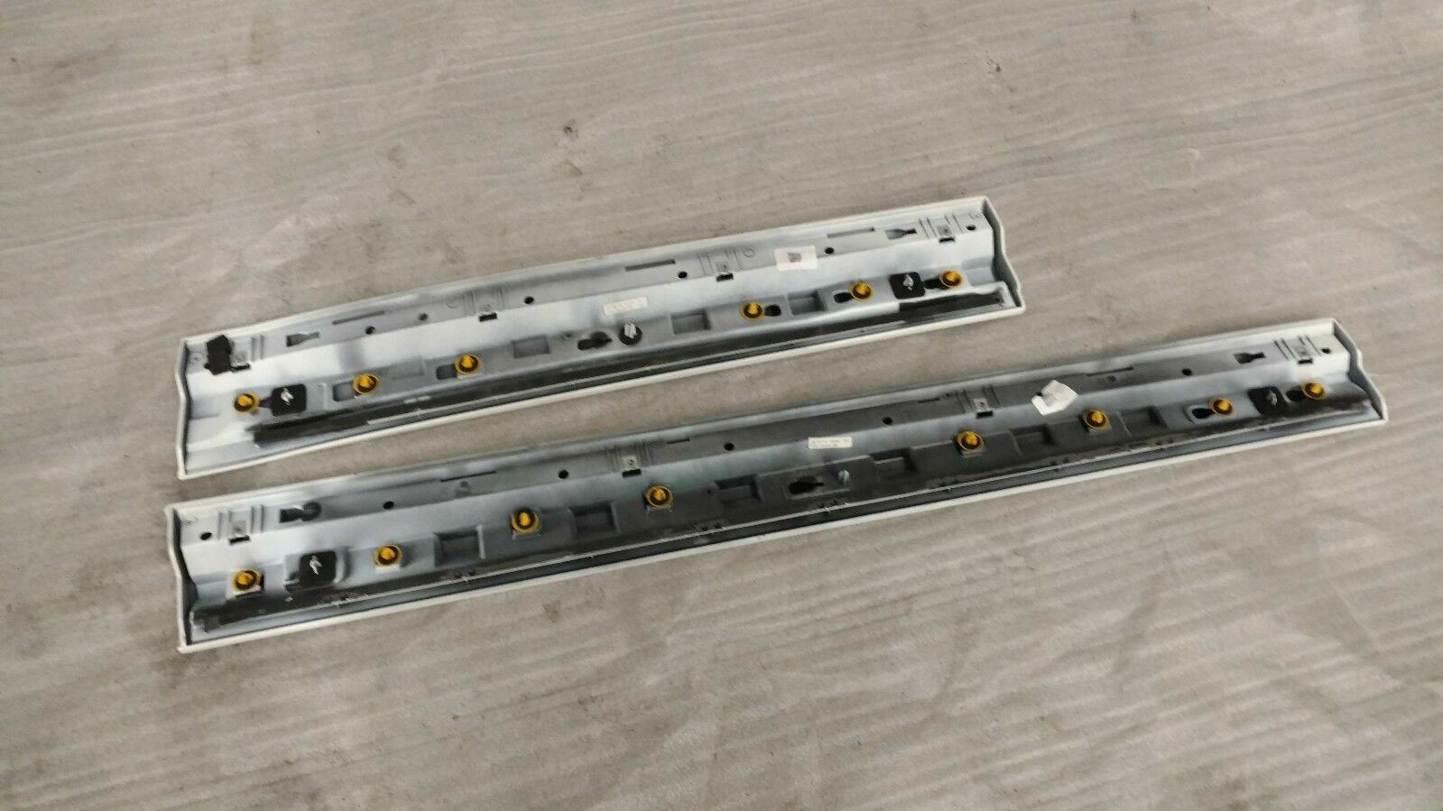 MASERATI LEVANTE PASSENGER RIGHT SIDE DOOR MOLDING TRIMS OEM 670035235