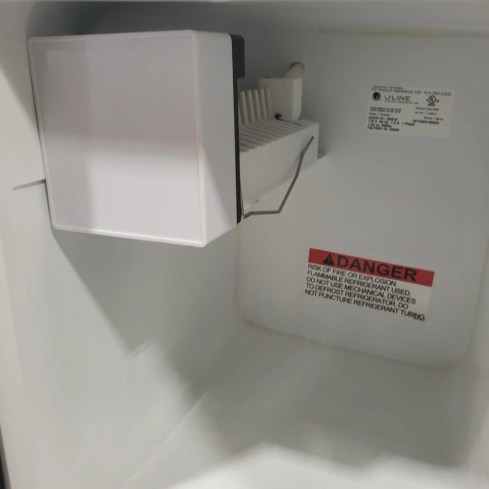 Máquina de hielo estilo cubo U-Line UACR115-SS01A con cubo y bomba Foto 3 de 4